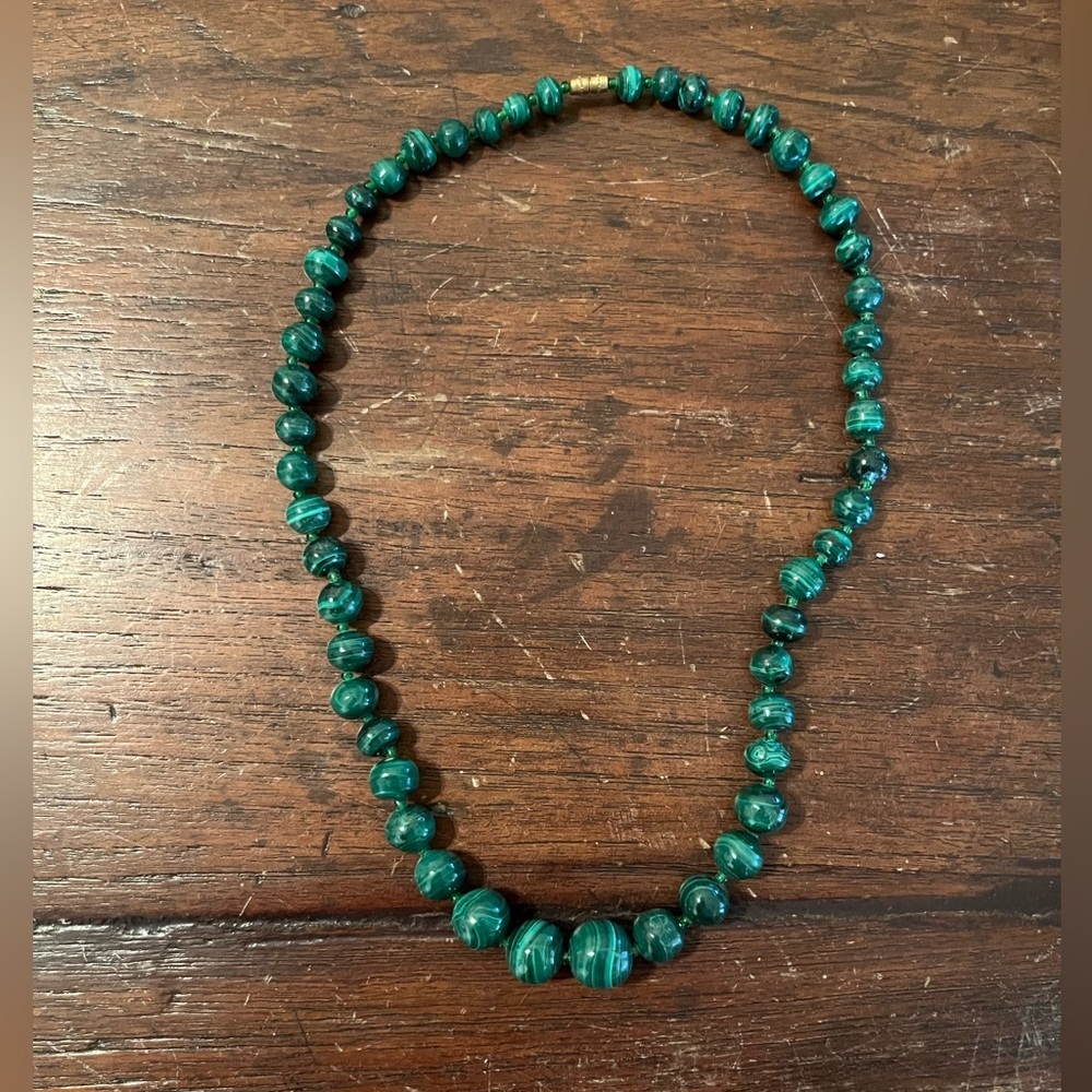 VINTAGE 19” NATURAL GREEN MALACHITE BEAD NECKLACE